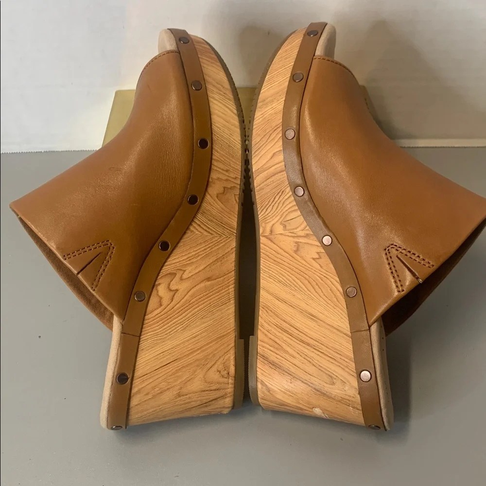Clarks Brown Leather copper accents Wedge 3” Mules Size 9 - Picture 4 of 13